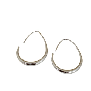 Polierte silberne geometrische Tropfenohrringe mit minimalistischem Metall-Design