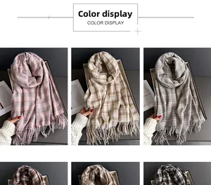 Aperçu des coloris de plusieurs écharpes à carreaux avec franges douces et motifs