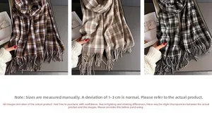 Détails d'écharpe en cachemire à carreaux épais avec franges douces et motifs damiers