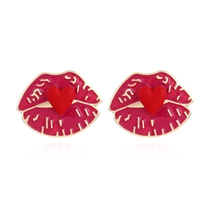 Boucles d'oreilles lèvres rouges avec cœur 3D et bords élégants plaqués or