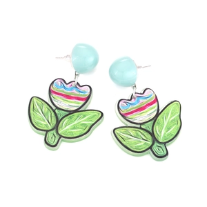 Boucles d'oreilles fleurs en acrylique avec clous bleu clair et motifs peints colorés