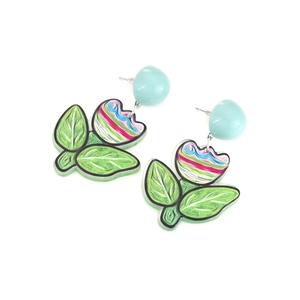 Charmantes boucles d'oreilles fleurs en acrylique avec perles bleues et motifs peints