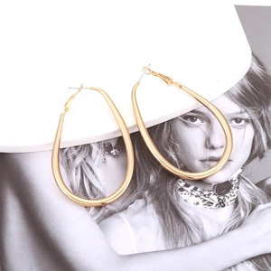 Boucles d'oreilles créoles dorées en forme de larme avec finition polie pour femme