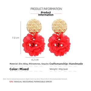 Dimensions détaillées des boucles d'oreilles fleurs rouges faites main avec base dorée