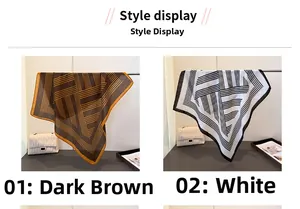 Détail de foulards à motifs chevrons géométriques en marron et blanc avec bords roulés