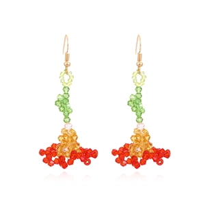 Boucles d'oreilles bohèmes faites main avec fleurs en perles de cristal colorées