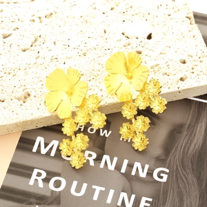 Chunky gold layered daisy floral drop earrings with a vintage matte metallic finish