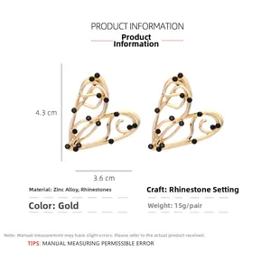 Détails des dimensions des boucles d'oreilles cœur vintage en or avec strass noirs