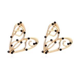 Boucles D'oreilles Puces Cœur Évidé Rétro Avec Strass Noirs Alliage De Zinc Doré Style Vintage Exagéré Femmes