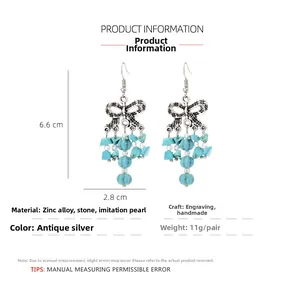 Vue détaillée des boucles d'oreilles turquoise avec dimensions de 6,6 cm de hauteur et 2,8 cm
