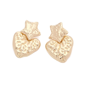 Boucles d'oreilles cœur et étoile en alliage doré vintage avec texture martelée