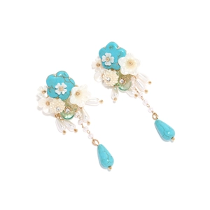 Bohemian floral tassel earrings with turquoise stones and pearls in vintage court style