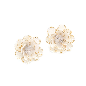 Floral crystal stud earrings with ivory petals and gold edges for a vintage vacation style