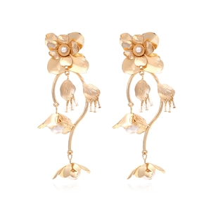 Retro Mehrlagige Metall Blume Blatt Quasten Hängeohrringe Mit Imitationsperle Elegante Statement Schmuck Für Damen