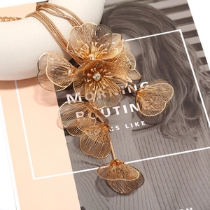 Golden multi-layer metal flower necklace with sparkling rhinestone and mesh petals