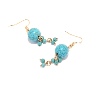 Orecchini vintage in stile boho con pietre turchesi sferiche e design etnico con nappine