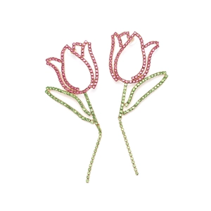 Boucles d'oreilles pendantes tulipe avec strass roses et verts étincelants monture dorée