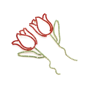 Détails des boucles d'oreilles tulipes avec cristaux rouges et feuilles de strass verts