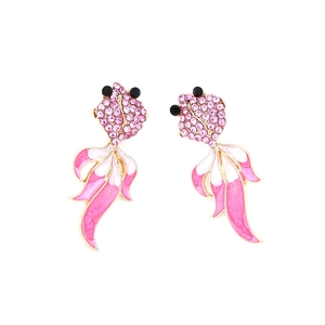 Boucles d'oreilles poisson rouge avec strass roses et émail sur alliage doré brillant