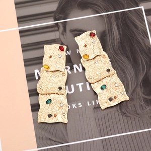 Vintage gold-plated irregular geometric earrings with colorful rhinestones and hammer texture