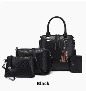 Détail d'un ensemble de 4 sacs à main en cuir PU noir matelassé avec fermetures éclair