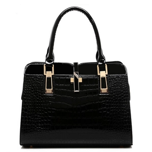 Sac à main classique noir à motif crocodile avec garniture dorée et cuir verni