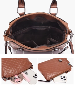 Vue détaillée de l'intérieur du grand sac cabas marron matelassé avec ses compartiments
