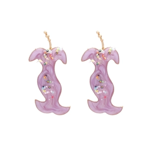 Boucles d'oreilles teckel violettes en résine avec paillettes et maillons dorés