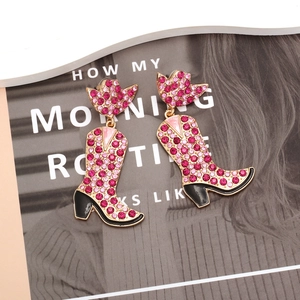 Boucles d'oreilles pendantes en strass roses forme chapeau et botte de cow-boy