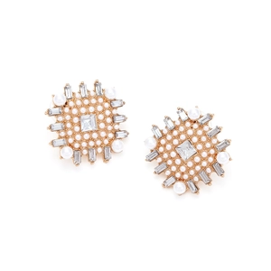 Vue détaillée de boucles d'oreilles carrées vintage avec perles et cristaux scintillants