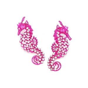 Détails de boucles d'oreilles hippocampe rose rouge avec strass blancs étincelants
