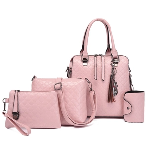 Ensemble de 4 sacs à main roses matelassés comprenant cabas, bandoulière, pochette et portefeuille