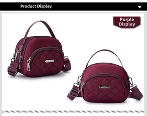 Dettaglio della borsa a tracolla in nylon viola con tre tasche a zip e cuciture trapuntate