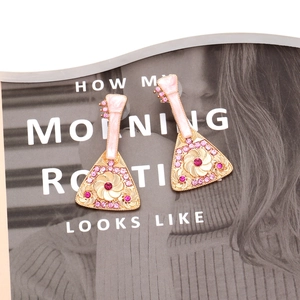 Boucles d'oreilles pendantes pipa rétro chinoises en émail rose et cristaux brillants