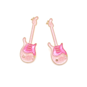 Boucles d'oreilles guitare électrique rose avec bordure dorée et motifs étoilés