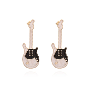 Boucles d'oreilles guitare blanc cassé et noir avec relief étoile dorée style musical