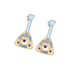 Boucles d'oreilles luth chinoises rétro avec émail bleu et cristaux étincelants sur fond blanc