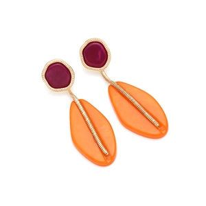 Geometric resin drop earrings in magenta and orange with gold-textured woven accents