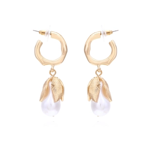 Retro Golden Flower Leaf Alloy Drop Earrings With White Imitation Artificial Pearl Teardrop Dangle For Women Elegant Vintage Jewelry