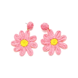 Handmade woven pink daisy raffia drop earrings with yellow center for beach vacation
