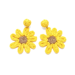 Handmade woven sunflower earrings in yellow raffia bohemian style for vacation