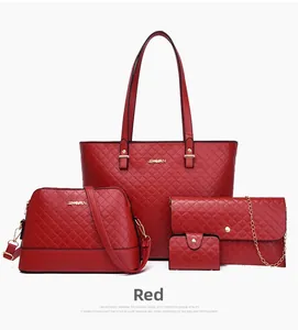 Dettaglio del set da 4 borse rosse con borsa tote, tracolla e finiture dorate