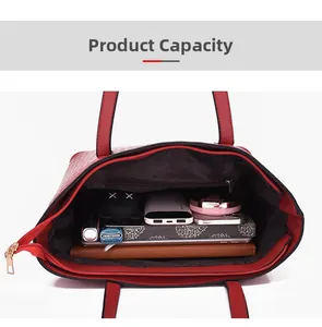 Vista interna della borsa rossa che mostra la capienza per cellulare, portafoglio e trucchi