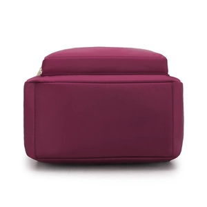 Sac à dos en nylon bordeaux avec compartiment spacieux et fermeture éclair métallique robuste
