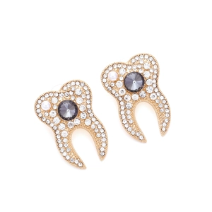 Boucles d'oreilles créatives en forme de dent avec cristaux gris et perles pour femmes