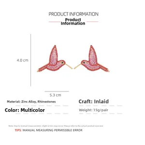 Détails des boucles d'oreilles colibri avec cristaux roses et dimensions précises indiquées