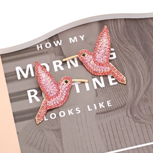 Boucles d'oreilles colibri scintillantes en or rose avec strass roses pour femme