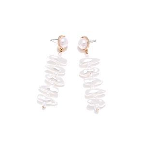 Boucles d'oreilles pendantes en perles baroques irrégulières dorées au design minimaliste