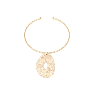 Hammered Texture Alloy Torque Necklace Irregular Hollow Oval Pendant Choker Modern Minimalist Fashion Jewelry For Women