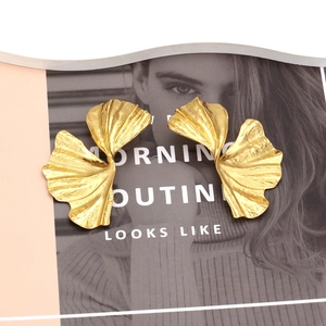 Vintage golden ginkgo leaf earrings with abstract crumpled metal texture and floral design